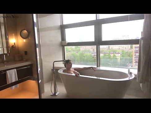❤️ 巨大的宝贝 激情地在浴室里撸起了她的阴部 ❤❌ Quality porn❤